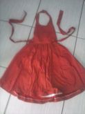 vestido de poá vermelho e branco